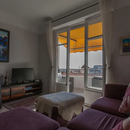 Palais View Apartment