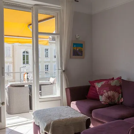 Palais View