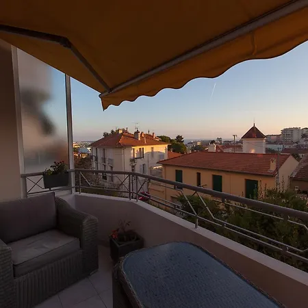 Stunning Views From Lovely One Bedroom In Only A Short Walk From The Palais 479 Апартаменты *