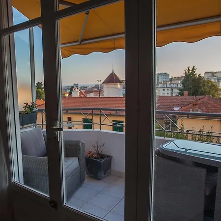 Stunning Views From Lovely One Bedroom In Only A Short Walk From The Palais 479 Канны