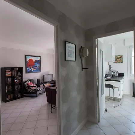 Апартаменты Stunning Views From Lovely One Bedroom In Only A Short Walk From The Palais 479 *
