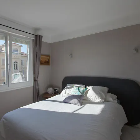 Stunning Views From Lovely One Bedroom In Only A Short Walk From The Palais 479 Апартаменты