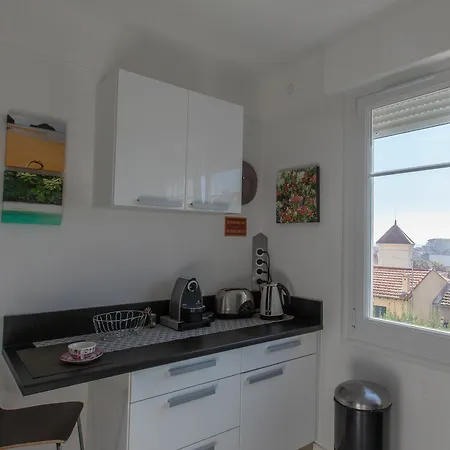 Апартаменты Stunning Views From Lovely One Bedroom In Only A Short Walk From The Palais 479